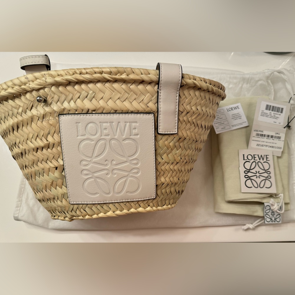 Loewe 
Small Basket bag in palm leaf and calfskin